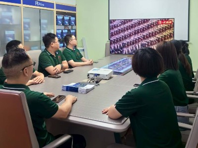 兆麟公司組織全體員工觀看閱兵式，激發(fā)愛國(guó)情懷與奮進(jìn)動(dòng)力